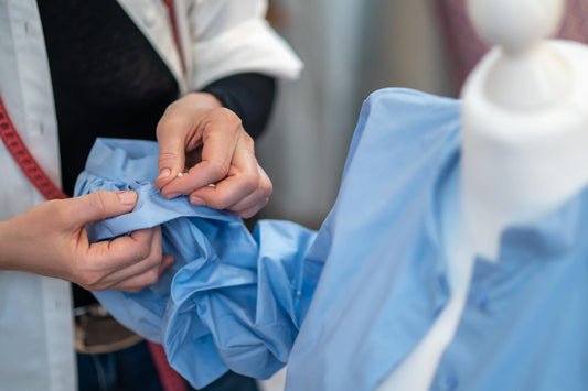 ¿Dónde puedo conseguir telas estampadas para blusas y camisas?